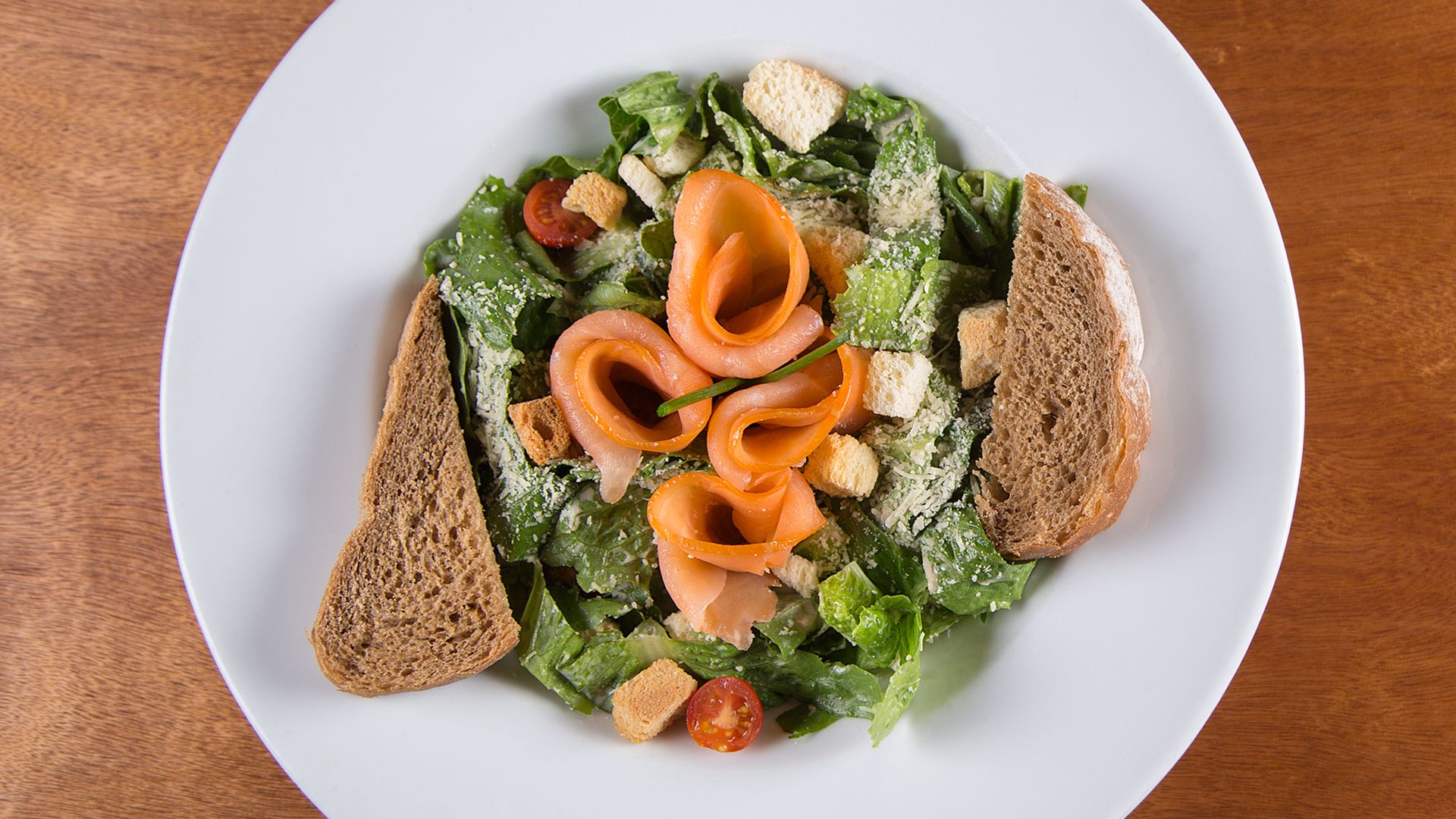 Ensalada César con Salmón - Crepes&Waffles